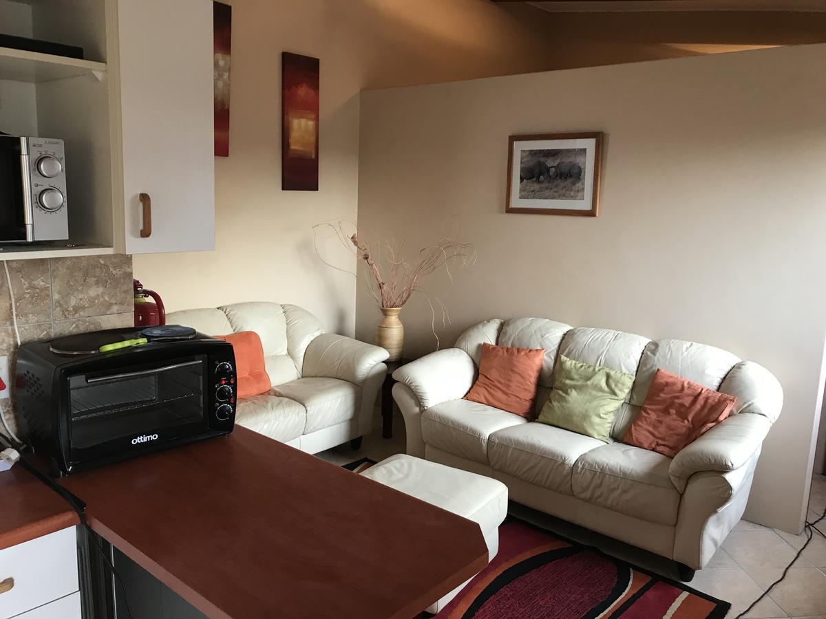 הרטנבוס Cheetah Lodge Guest House מראה חיצוני תמונה