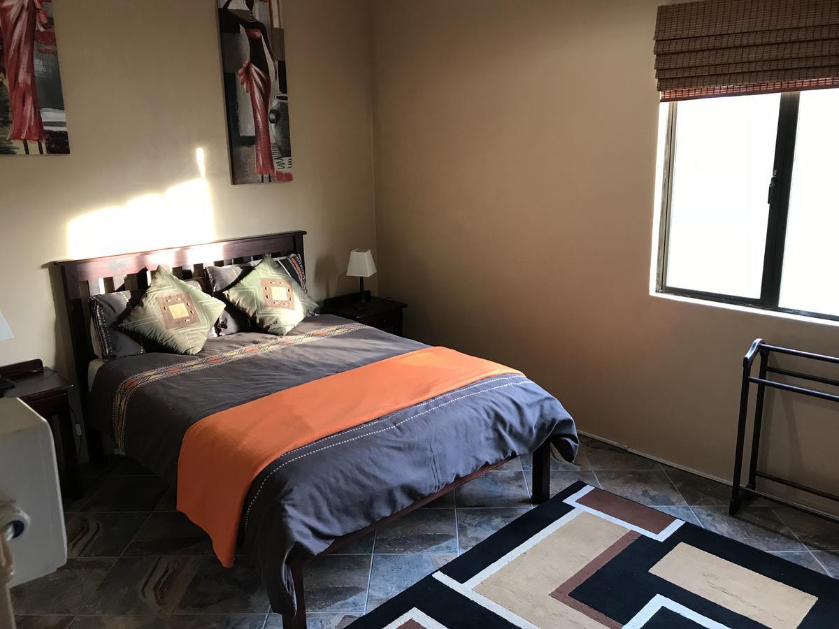 הרטנבוס Cheetah Lodge Guest House מראה חיצוני תמונה