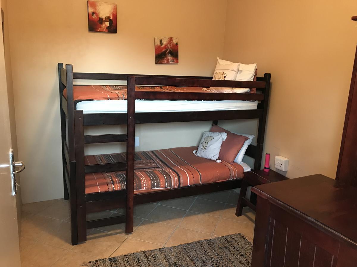 הרטנבוס Cheetah Lodge Guest House מראה חיצוני תמונה
